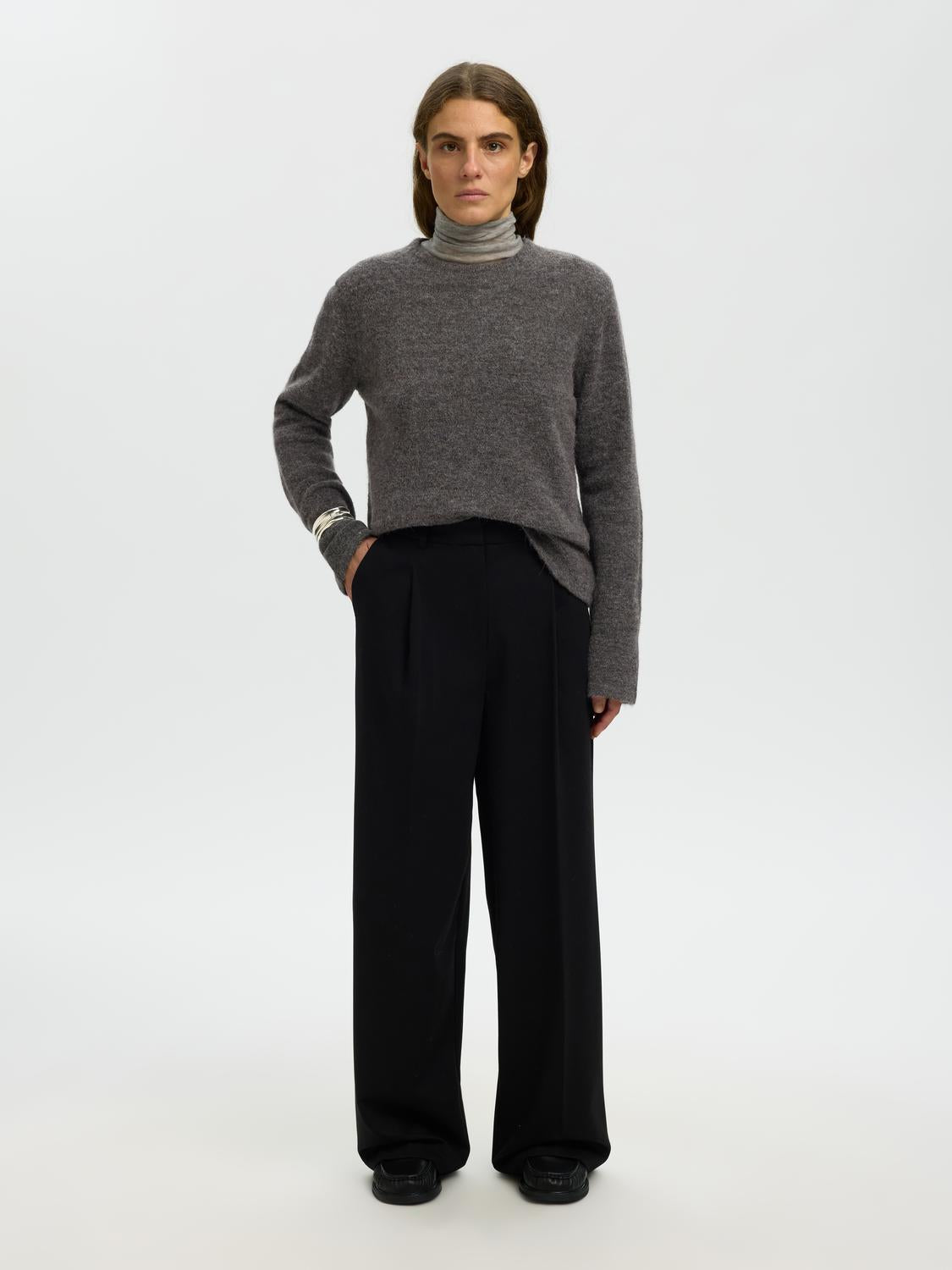 model_shot-front_full